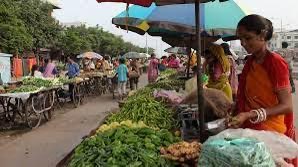 AssumptaMNM's tweet photo. At last, our Ugandan streets can  breathe. 

Street vending can be organised, to allow the free flow of pedestrian and vehicular traffic. E.g.👇🏾 https://t.co/apvtQ0UIc9