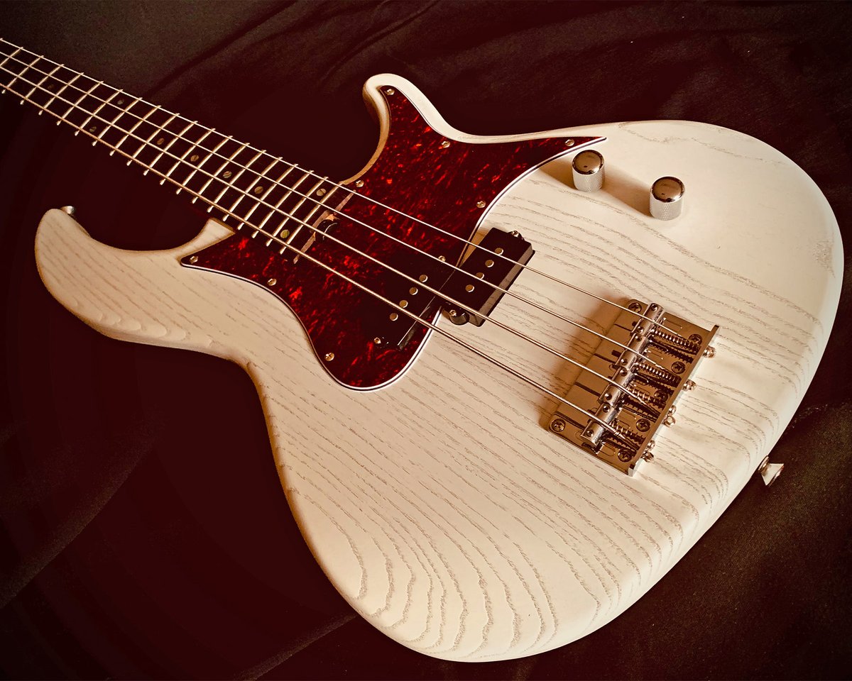ARIA_Guitars's tweet photo. Aria Pro II 313-DR "Detroit"
Motor City drive at its core.
With punchy precision-style tone, it's built to push the groove forward, no matter the stage.
#AriaProII #AriaGuitars #313DR #DetroitBass #ElectricBass #BassGuitar #BassGear #Bassist https://t.co/BTGuPM8V6m