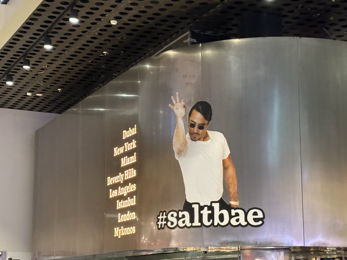 junslothcafe's tweet image. 🇹🇷トルコで無事トランジット
成功！ミラノ到着したが20時間以上の移動は疲れたポメヨ💦
しかもミラノの安いホテルは
それなりにヤバミ🤣ドライヤー使えないし......

中東ドンパチ💥やってるが
トルコ空港は穏やかだった
ポメヨ🦥
#塩オジサンステーキ🧂🥩
#RACE