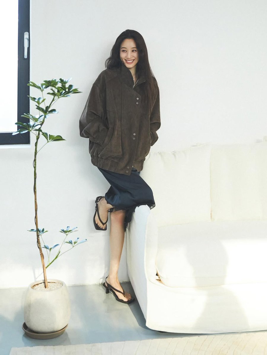 Ryeowon Jung 정려원 Bot tweet media
