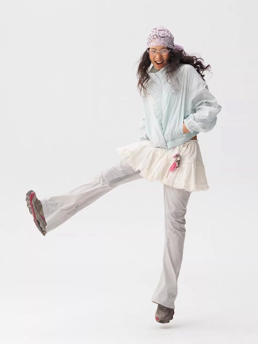 oldlaundrystore's tweet image. 태양 아래서 누리는 가벼운 자유. 정갈한 아웃핏을 유지해주는 기능성 윈드쉘.

#바람막이 #テックウェア #SunProtectionJacket #Monterest #oldlaundry_mag