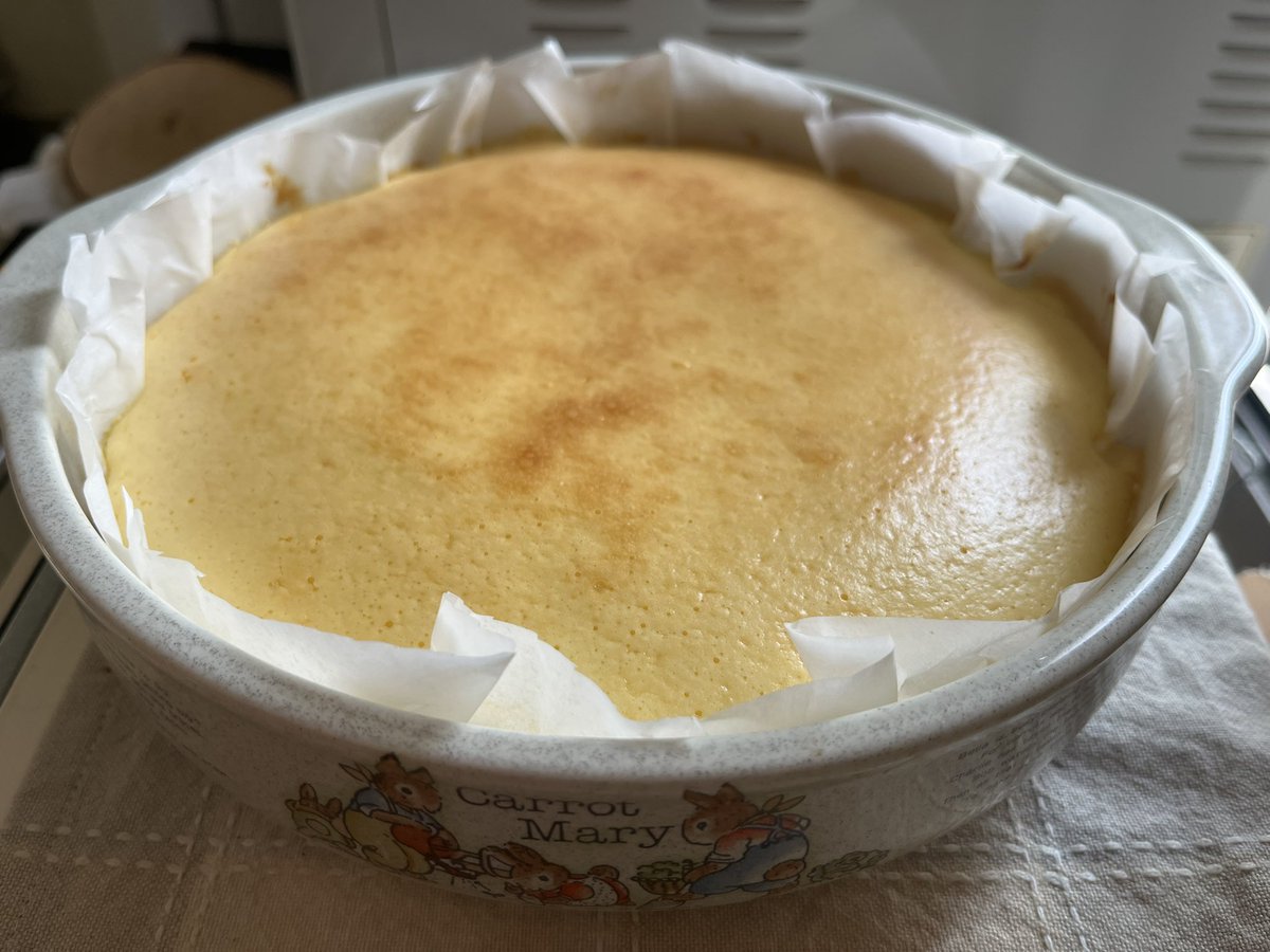 お休みなので…
チーズケーキ焼いてみた🧀✨
たまには女の子らしきことも…😂
どやっ!! 笑