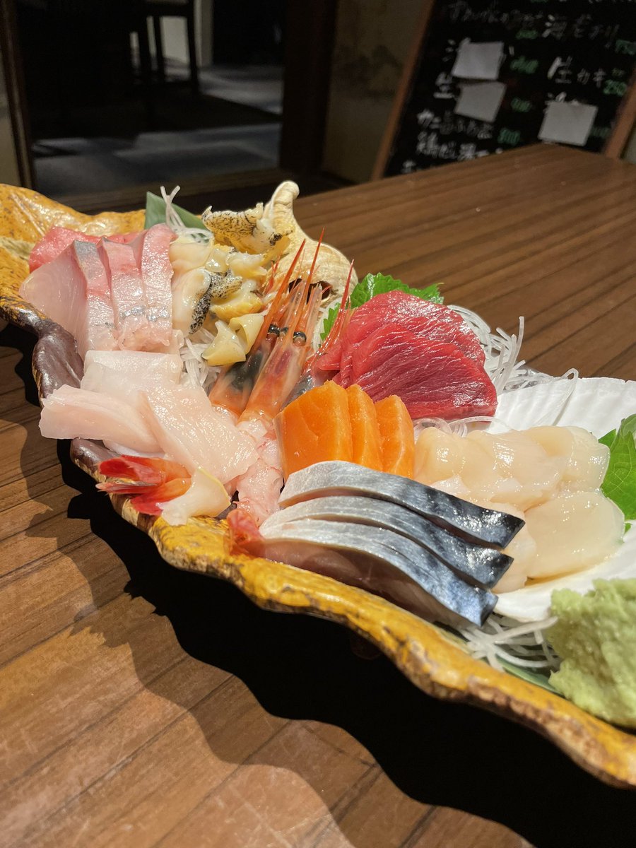 touki1212's tweet image. 恒例の札幌crew会
3/27 21時頃から　すすきの某店
予算1人7〜8000円

海鮮たらふく食べて、しこたま飲めます。
あなたの隣に水のように日本酒飲むみやたつ∞付いてきます。

希望者お早めに連絡ください。
人数多くなりそうなら適度に切ります。絡み切れないので。

#UVERworld #crew #札幌