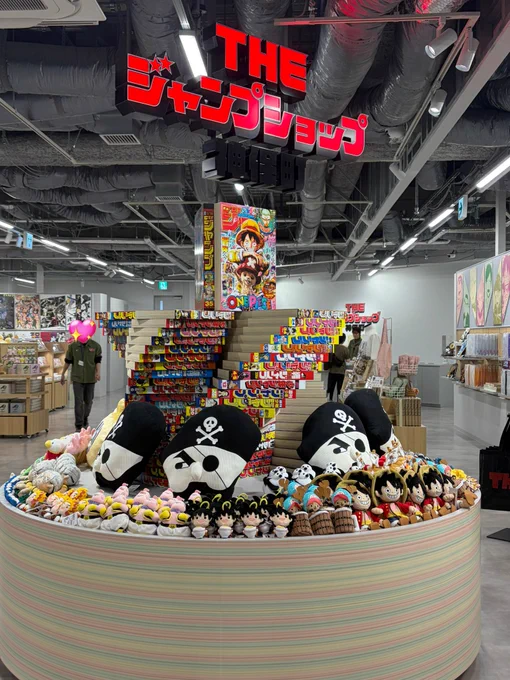 神保町のジャンショ行ってきた!かなり抽選人数絞ってるのかめっちゃゆったりじっくりと店内見れた…当選者該当の階にのぼれないから、ビル自体は新オープンでかなり混んでるのに素晴らしいくらい平和だった…👏 