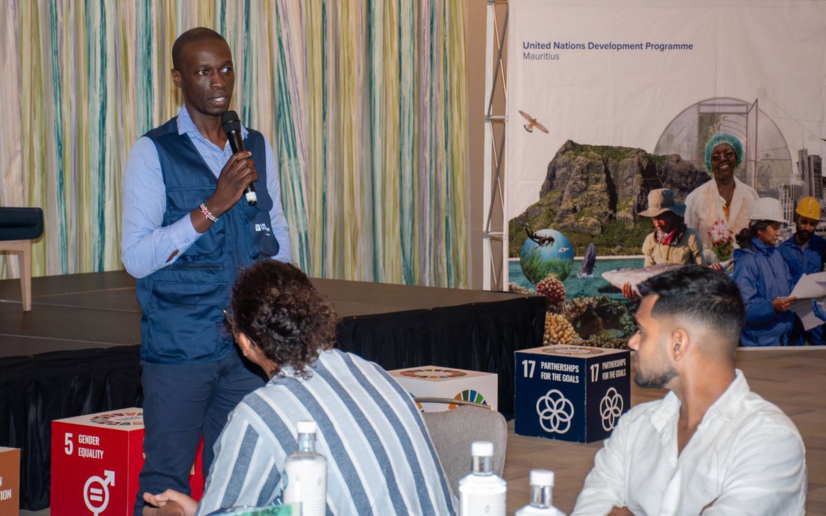 UNDPMauritius's tweet photo. @UNDP @UNVolunteers @UNVIndianOcean @UNV_ESARO @UNDPAfrica @Alka_Bhatia1 @ahunnaeziakonwa @prisca_rkt @saahawo [2/2] Current &amp; former #UNVolunteers with @UNDPMauritius shared first-hand experiences across operations, communications &amp; ehealth, engaging directly with participants.

The session closed with networking &amp; a call to join the UNV platform to drive impact locally and globally. https://t.co/YG5wEgOnJU