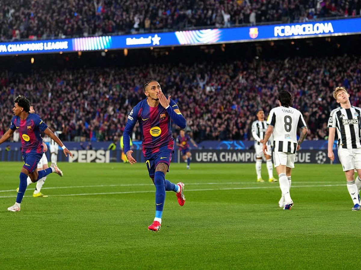 Barcelona’s front line turned the pitch into a battlefield last night!
Yamal’s electric pace sliced them open, Raphinha smashed in braces, Lewy feasted with two clinical finishes, tearing the Magpies apart in a ruthless 7-2 rout.
Total forward-line domination. Visca Barça! 💙❤️