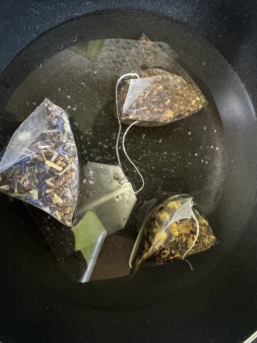 (범우주시인협회)별빛소나무 tweet media