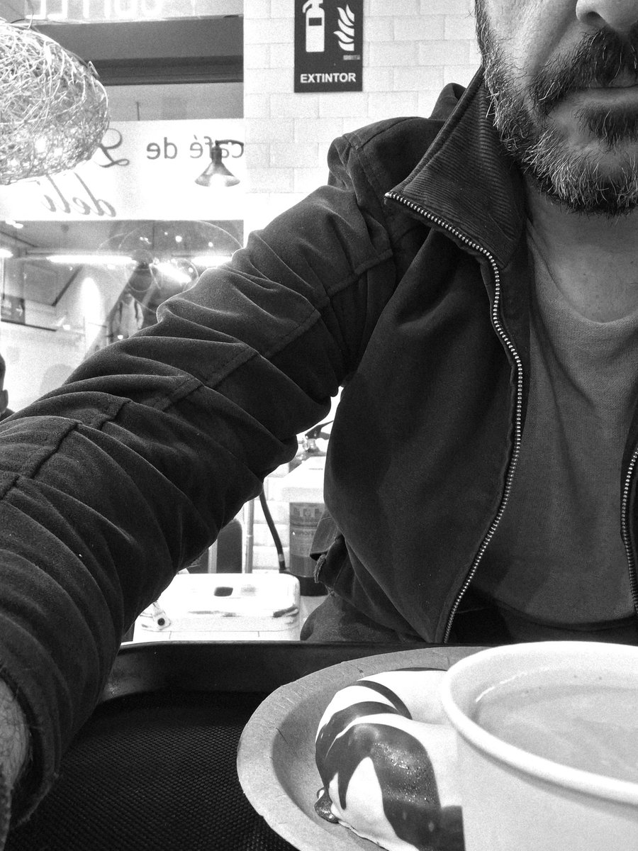 JuanPm92588109's tweet photo. #jueves #cafe Encuentra el #extintor aunque no hay fuego. Buenos dias Loc@s https://t.co/VmJnHLpZRq