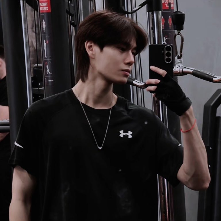 Chew ☾ tweet media