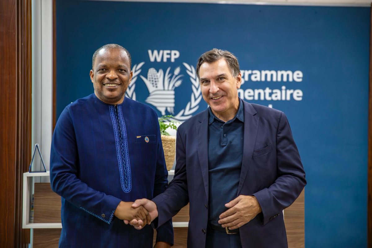 FAORDCongo's tweet image. Partenariat #PAM–#FAO. Renforcer le leadership conjoint pour la #sécuritéalimentaire et la résilience en #RDC 
#Kinshasa 18/03, échange @AthmanMravili, Coordonnateur sous-régional @FAO, David Stevenson, @WFP_DRC : intensifier la coopération au service des #communautésvulnérables