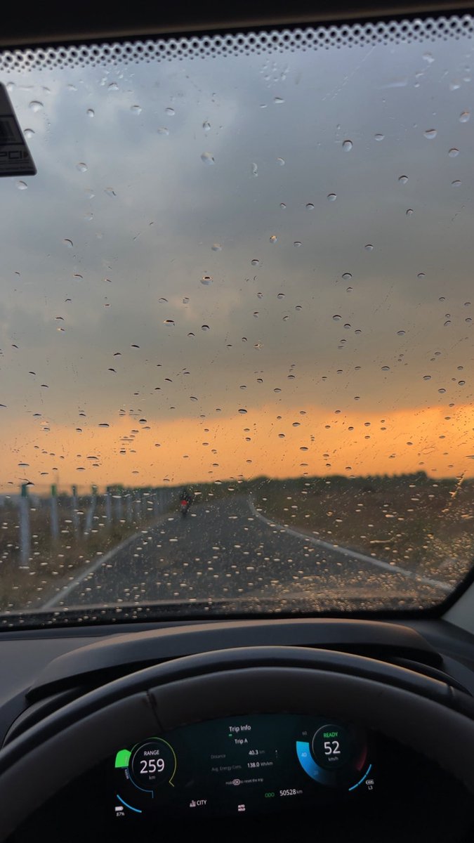 Gs_Wanderer's tweet image. Anyone spending ₹10L+ on a car and not test driving an EV is missing a big part of the picture. Even if you’re not getting one-just try it once. The convenience is obvious, and the savings make you think twice. (₹3.5L in 7 months for me).

#EVIndia #GoElectric