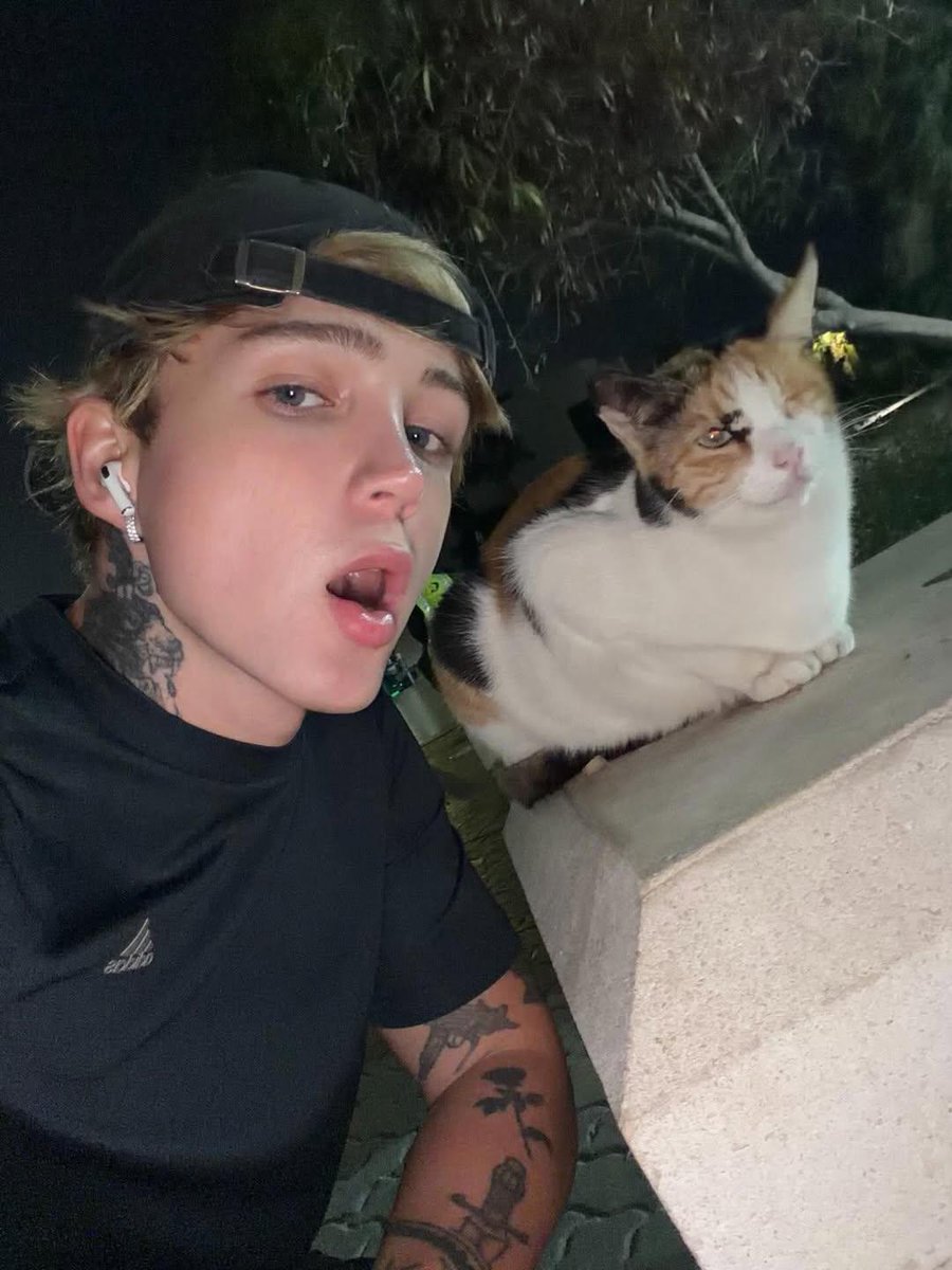 𝗜𝗡𝗦𝗧𝗔𝗚𝗥𝗔𝗠
      ⠀ ⠀   ━━━  @𝙠𝙤𝙨𝙩𝙞𝙖𝙞𝙫𝙛𝙧𝙖𝙣_

                  New friend

       ──────────────
       ⌂          ⌕          ⊞          ♡