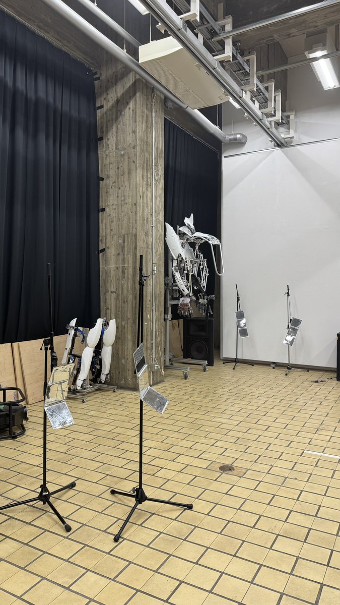 スケルトニクスが藝大上野校地の絵画棟一階アートスペースに降臨！の巻。
#ARTDXEXPO