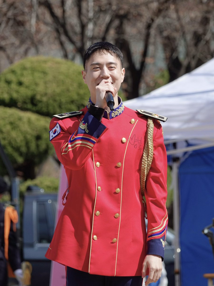 260319 when <a href="/yugyeom/">김유겸</a> smile sunshine ☀️

#유겸 #YUGYEOM #GOT7 #갓세븐 #군악대 #버스킹 #외대