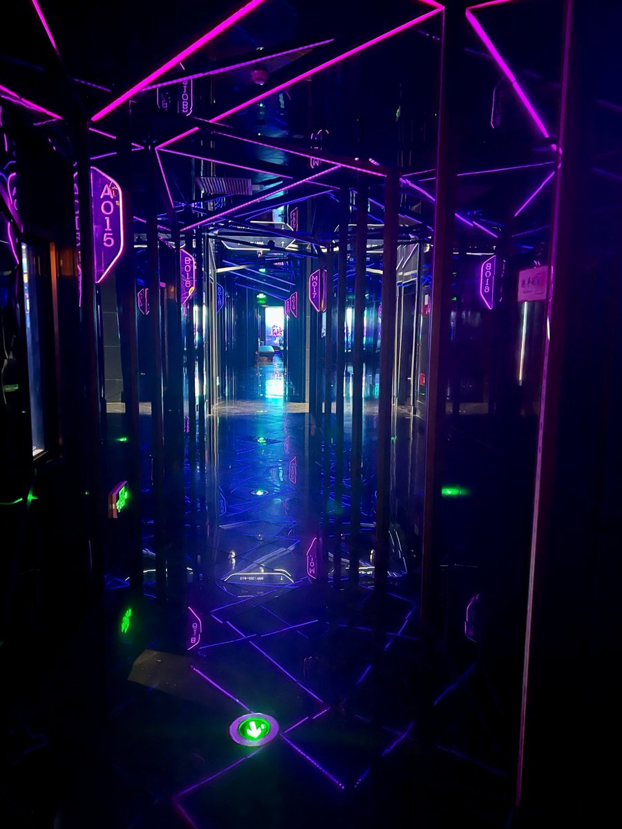 ChaeYoungLee19's tweet image. Unleash your voice at [KTV店名]! From pop bops to classic ballads—sing, laugh, repeat. Book your private booth now, and let the good times roll! #KTVFun #SingYourHeartOut