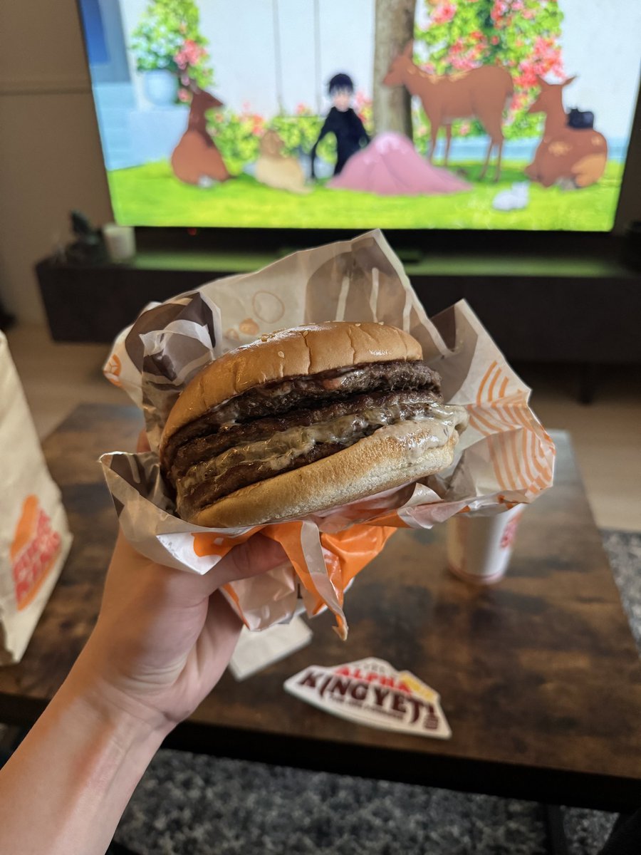 rainmaker__10's tweet photo. マックもバーガーキングも近場にあると前者を選ぶ理由がない。 https://t.co/ADRPjSUQ13