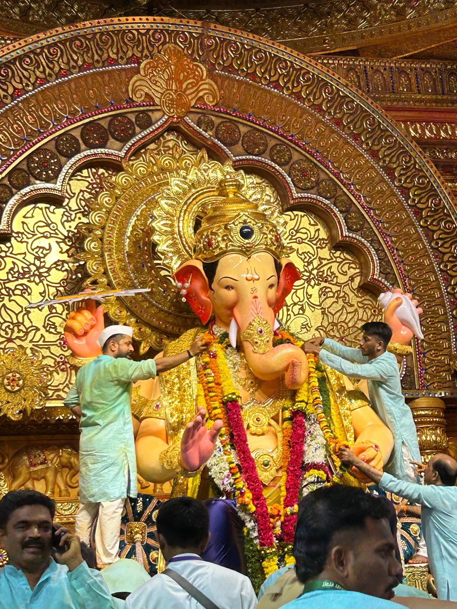 ह्या नवीन वर्षी बाप्पा तुझा आशीर्वाद सदैव पाठीशी राहुदे 🙇🙏💓