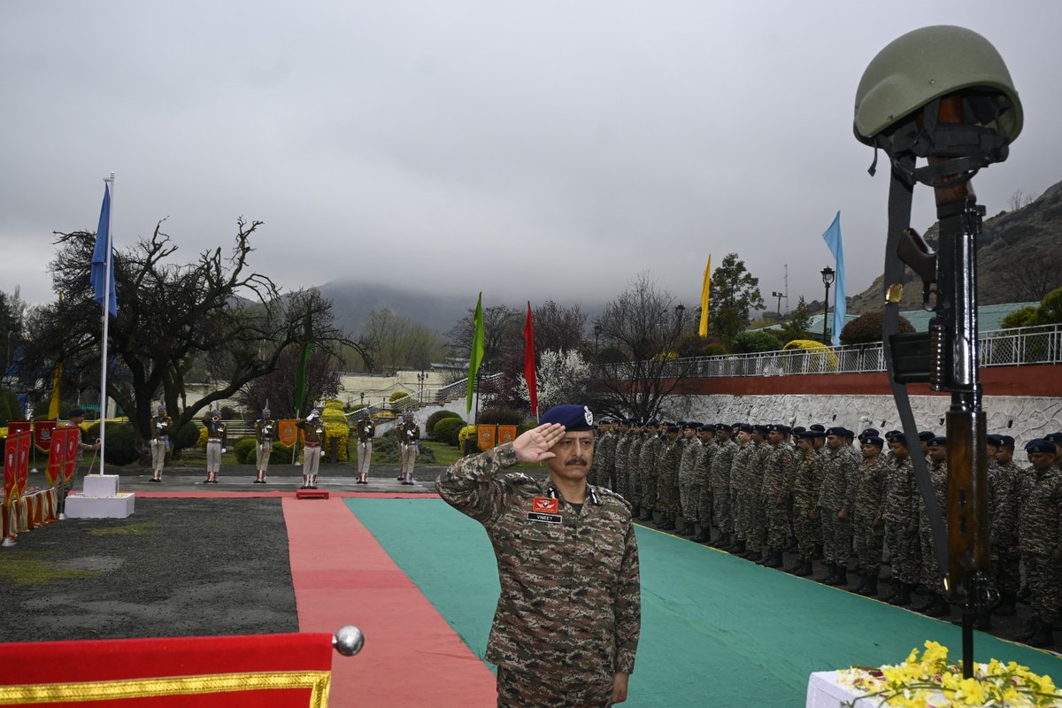 Kashmir Ops Sector, CRPF tweet media