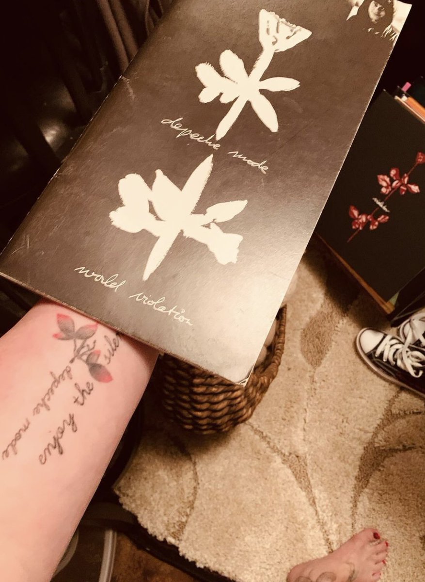 Karen Mode🌹 tweet media