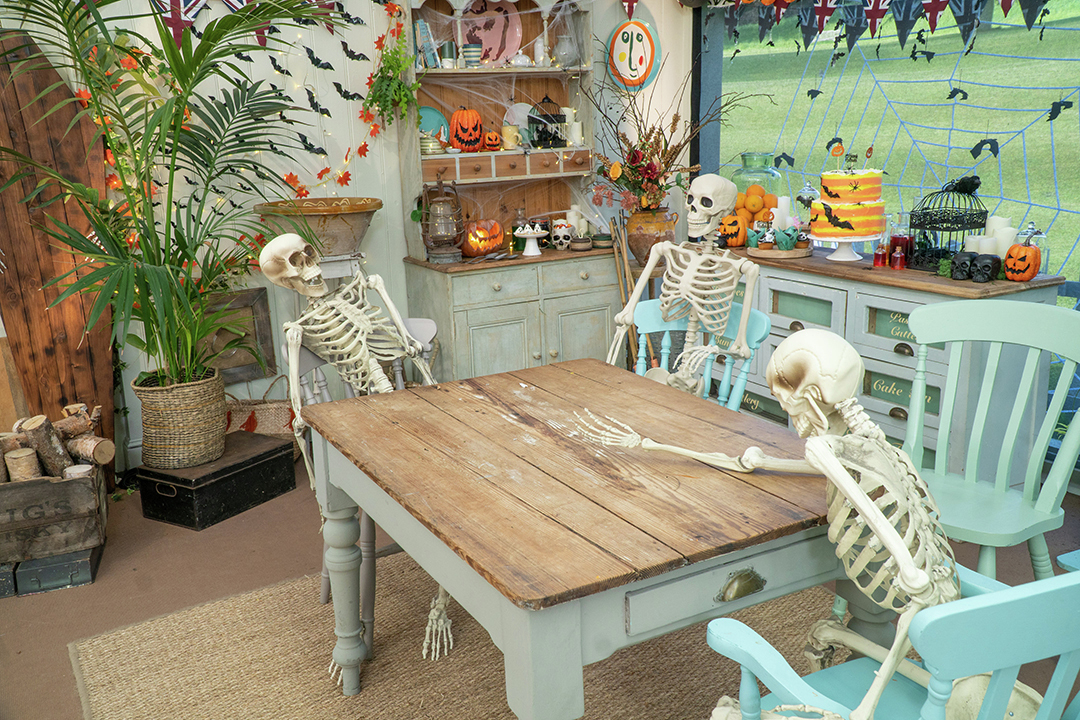 ☀️日曜（3/22）早朝 4:00～
「ブリティッシュ ベイクオフ シーズン13」

6週目のテーマはハロウィーン💀👻

マスターピースでは
吊り下げられるランタンに挑戦🎃

中に入れるお菓子も２種類以上
作らなくてはならず、
作業に追われるベイカーたち。

果たして無事に完成するのか⁉️

＃Dlife