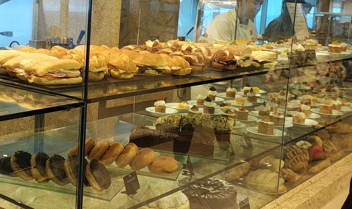 Win7JP's tweet photo. ダイプリの15時30分はアフタヌーンティー

これ全部無料で本当にいいの…？🍰✨

どれから食べるか…迷う時間すら贅沢すぎる☕️⚓️

お腹も心もパンパンに満たされました。
クルーズ旅行ならではの幸せ…！

#クルーズ #アフタヌーンティー #スイーツ巡り #船旅 #ダイヤモンドプリンセス https://t.co/mqDmpM8sHg