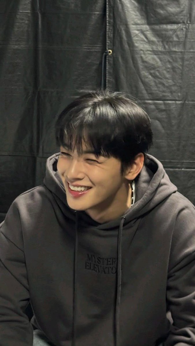 cdramamiss's tweet photo. Some of Kdrama fans acting like idol actors are some kind of crime is getting old. Whether it’s #JISOO or #ChaEunwoo, they’re actors first when they’re on screen. Respect the work. https://t.co/dtAe089RxX