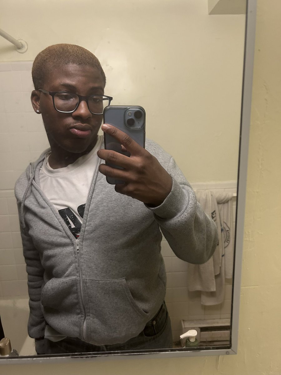 d ⋆✴︎˚。⋆ tweet media