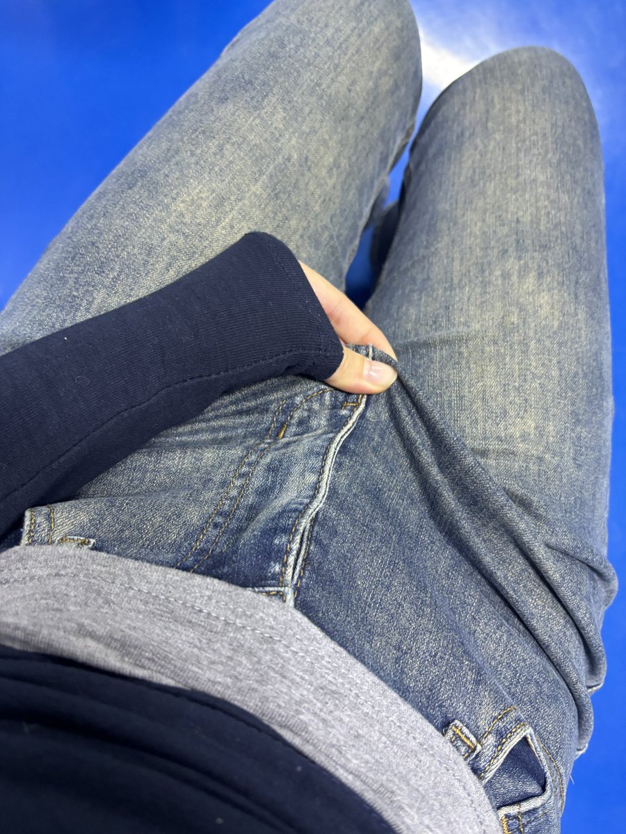 卖萌被肘击 tweet media