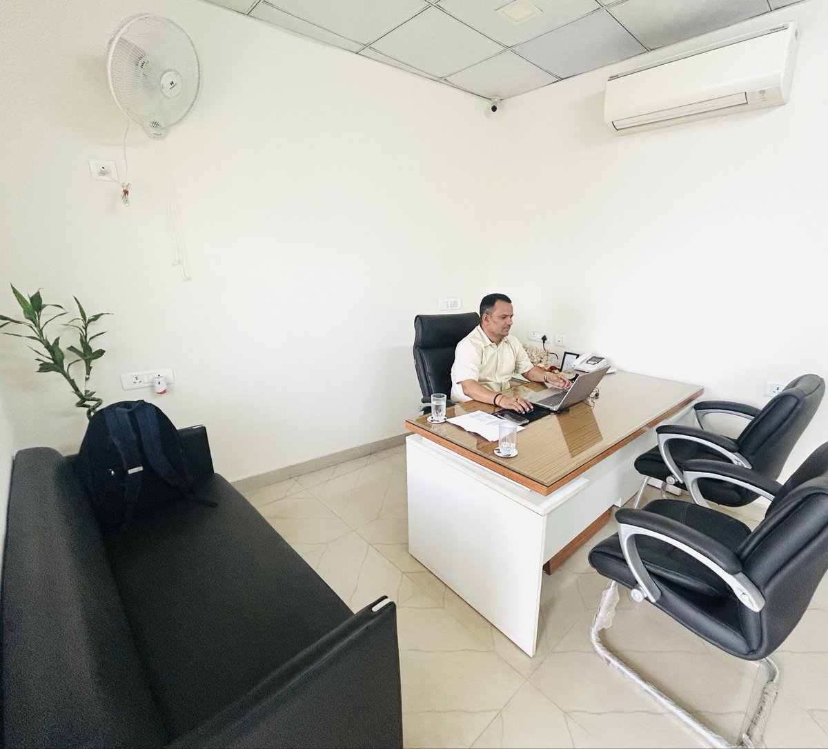 ॥विक्रम संवत 2083॥
नववर्ष आपके जीवन में धर्म, कर्म और संस्कृति का भक्ति भाव - प्रकाश सदैव स्थापित रहे।🚩

चैत्र नवरात्रि के पावन व पवित्र दिवस की हार्दिक बधाई, माँ दुर्गा की कृपा दृष्टि आपके परिवारजनों पर सदैव बनी रहे, सुख, समृद्धि प्रगति की ओर अग्रसर रहें। 
#विक्रम_संवत_2083