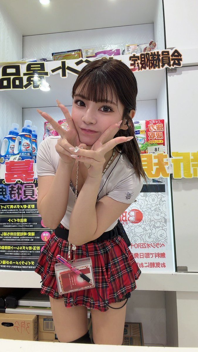 bellagiojuso's tweet photo. ゆりなですよ〜♡

今日からファン感謝祭始まってます🍀*゜
今日は18時〜抽選開始だよ‼️

皆待ってるね♡

#べラジオ
#べラジオZERO https://t.co/OhskjMh958