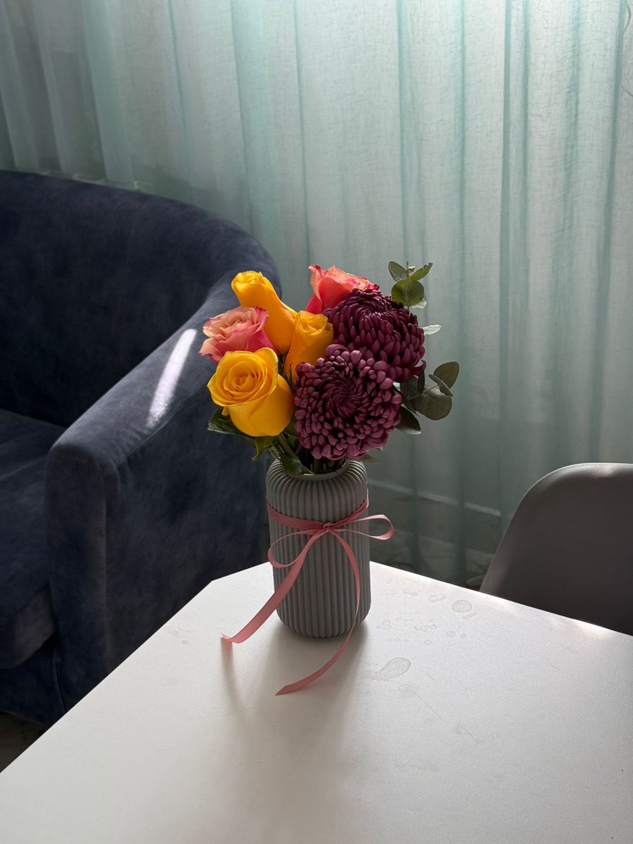 Пойдемте ловить красоту🥰

Друзья! Букет дня от FlorAmie 💜💜

Микс пионовидные тюльпаны/маттиола с 3d вазой - 9500 тг. 
Розы микс/хризантема бигуди с 3d вазой  - 8500 тг. 
Доставка отдельно или самовывоз с нашим крутым smart lock 🔐 в любое время. ЖК Палладиум, Жамбыла, 118/2