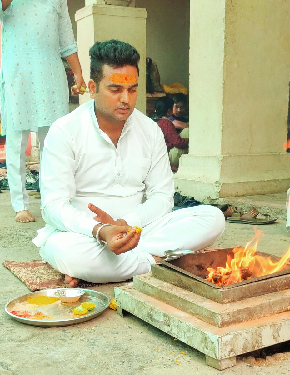 LodwalShubham's tweet photo. आप सभी को परिवार सहित गुड़ी पड़वा एवं हिंदू नव वर्ष की हार्दिक-हार्दिक शुभकामनाएं...
#गुड़ीपड़वा #हिंदूनववर्ष https://t.co/uFFQQpxq1z