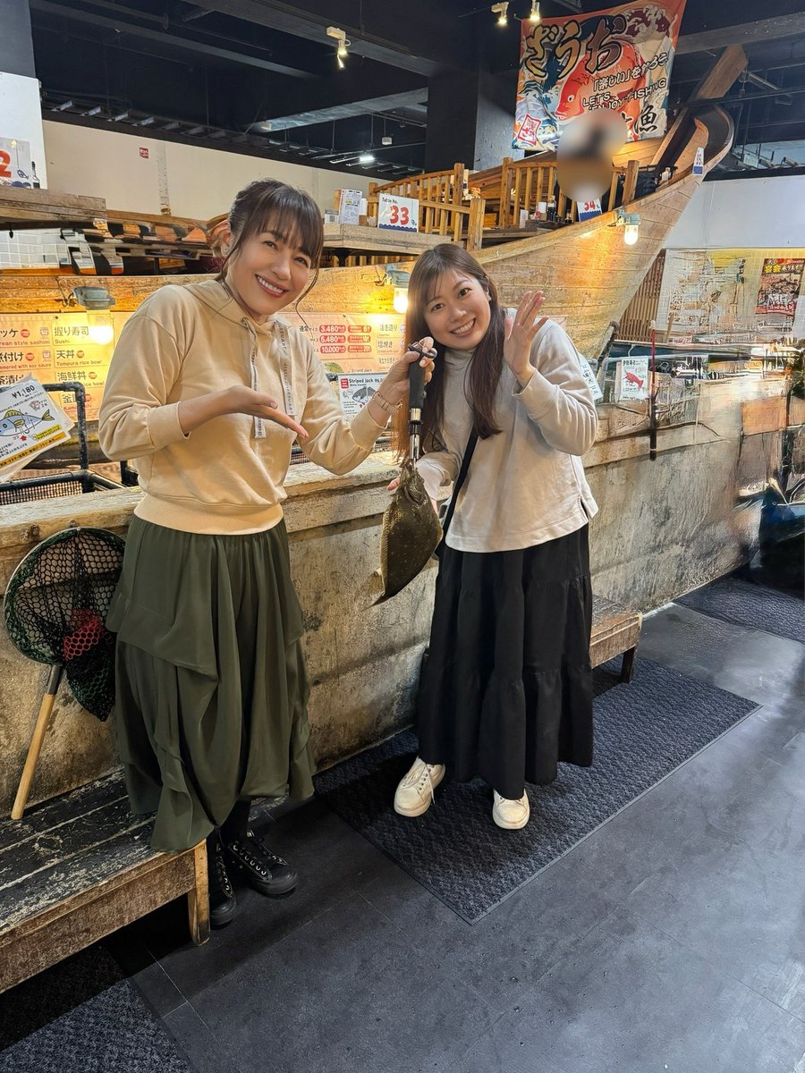 MiyaKana1104's tweet photo. 先日やえさんとお魚釣りご飯屋さんに行きました。

釣れないかも！釣れた！重たい！さっきまで泳いでいたのに焼き魚になってしまったー涙
いのちの尊さ。美味しくいただきました。 https://t.co/kNTVEH0pxk