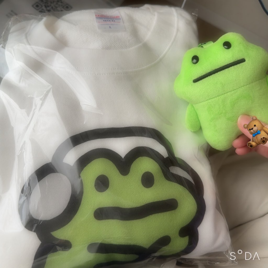 _Pxxh's tweet photo. fricちゃんのスウェット届いたー！！！！
嬉しいーーー！！！仕事に着ていく！！
ありがとう！！！！
@fricthefrog @dricstudio https://t.co/gv3jltgUeH