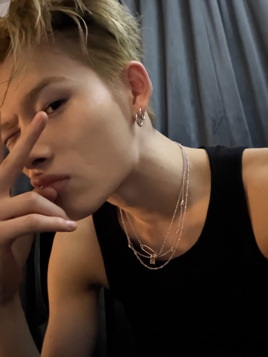 allforchulsoo's tweet photo. 🐥: "i came from filming something that engenes would like"
🐥: "first, im gonna go now and film hehe"

IM SCREAMING IS NI-KI FILMING HIS SOLO COVER MV TODAY?!?! 😭😭

 #NI_KI #니키 #ニキ https://t.co/47WJhkoTFn