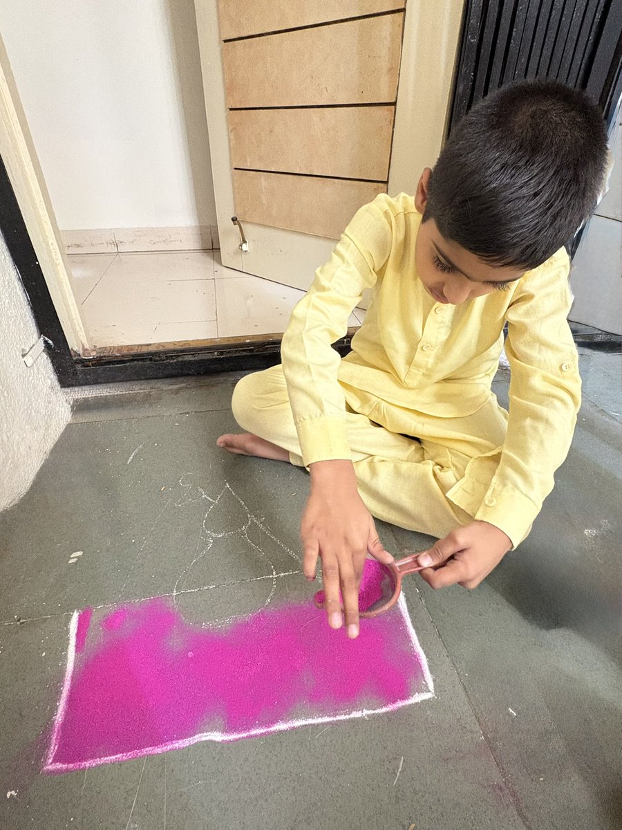 Happy Gudi Padwa !!!✨

Ps-lil brother helping me is the best thing ever 💛