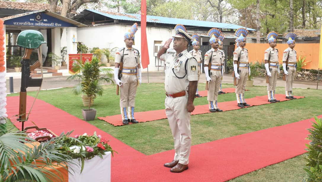 111CRPF's tweet photo. आज दिनांक 19/03/2026 को 87 वें सीआरपीएफ स्थापना दिवस पर 111 वीं वाहिनी केरिपुबल मुख्यालय में शहीदों को कमांडेंट महोदय और सभी कार्मिकों ने पुष्पांजलि अर्पित की और भावभीनी श्रद्धांजलि दी। https://t.co/zWOoUIDx4s