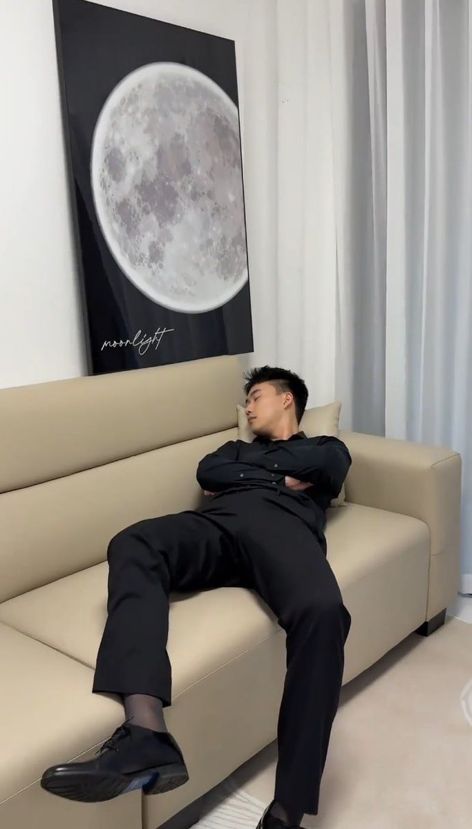 migbcog's tweet photo. 聚会认识到黑丝袜性感正装男 听说经常失眠 约去我家给他看 特制🍷下肚睡的比谁都香 翻云覆雨后醒来还感谢我说下次失眠还找我这个老中医 https://t.co/zxrUUO9RKj