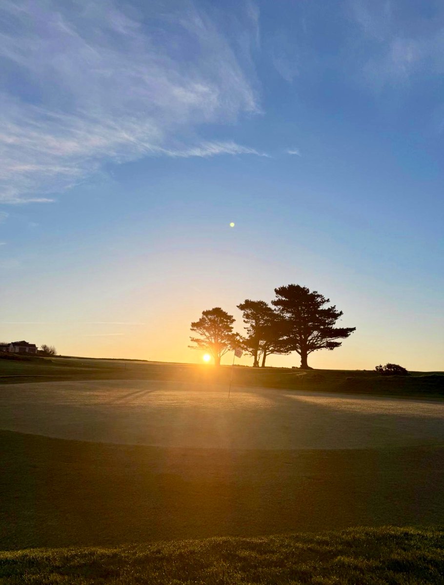 whitsandbaygolf's tweet photo. A beautiful sunrise greets the team as they set the course up for today’s play. Golf course fully open with no restrictions. Enjoy 🏌️♂️⛳️☀️
Pic. credit @owenunswortth2
@swsportsnews @PLsportsnews #stateofplay #SWGolf https://t.co/EErw1lPV2k