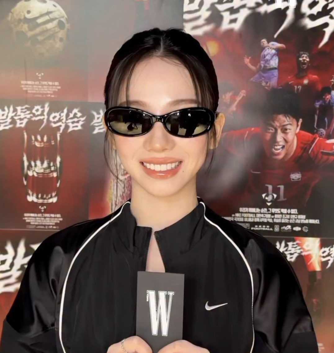 ใส่แว่นเพราะความเก๋ ❌
ใส่แว่นเพราะเป็นตากุ้งยิง ✅

สงสารก็สงสาร เอ็นดูก็เอ็นดู555555555