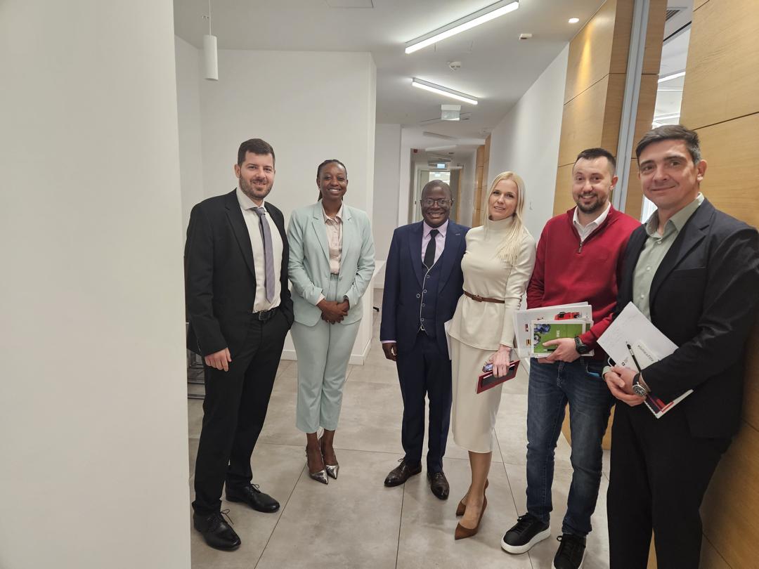 ZimTradeAlerts's tweet photo. As we gear up for Expo 2027 Belgrade, our team is in #Serbia unlocking new opportunities for Zimbabwe. 

Strong potential exists in arts &amp; crafts and fresh produce, and these ongoing strategic engagements will turn this into real export growth.
#EnergisingExports https://t.co/4EUZMcXOxU