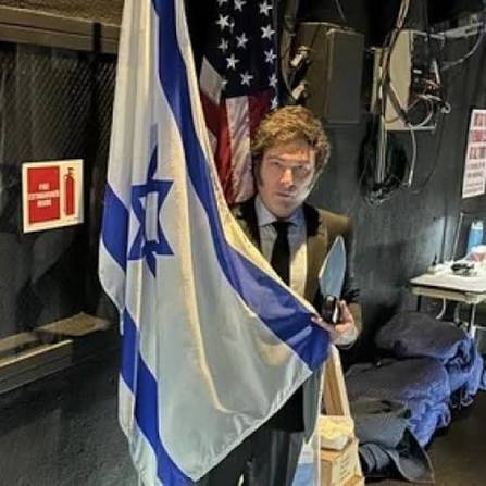 El crítico crítico ☭ tweet media