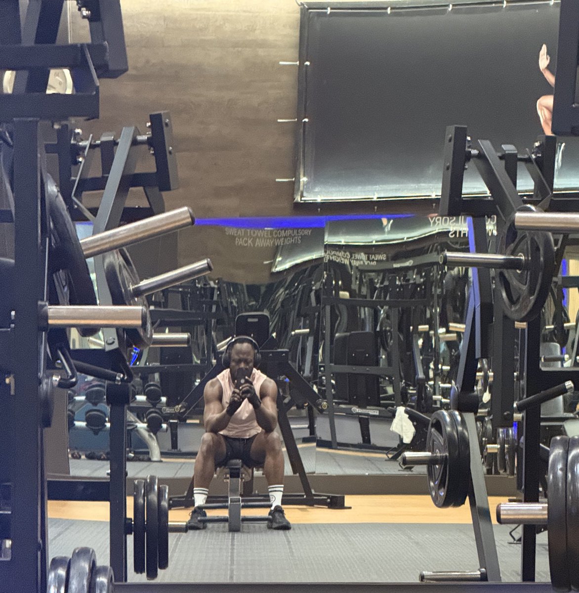 Mr Maxwell tweet media