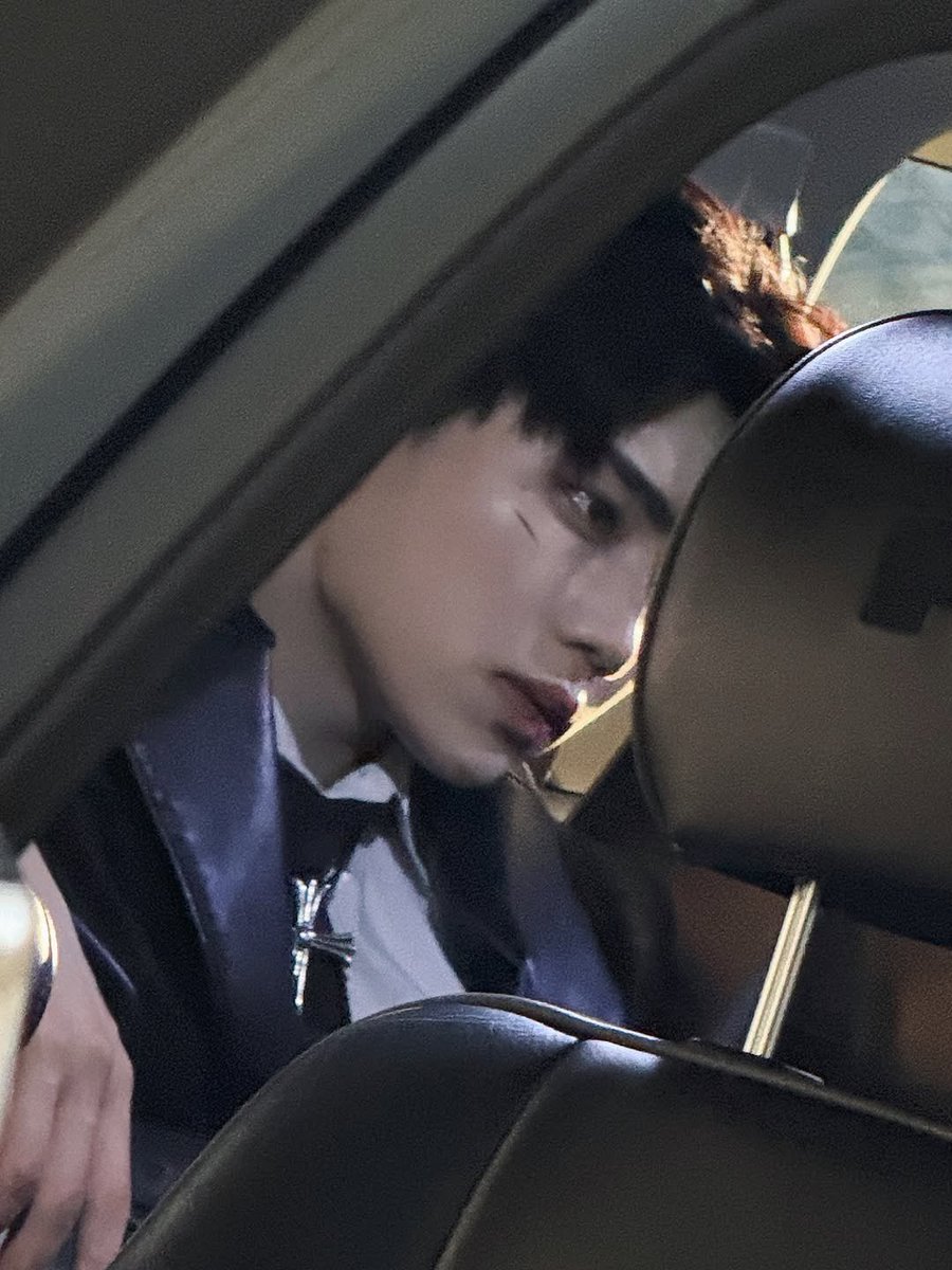 Slid into the back seat still in full look, camera in hand, the window caught my reflection in a way I didn’t expect. Half light, half shadow. I held still for a second and thought sometimes the best frame finds you before you’re ready.