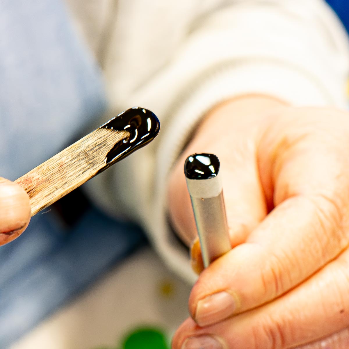 🆕新商品発売のお知らせ

福井県小浜市の箸職人による「若狭産塗箸 キン肉マン」シリーズに、新作「悪魔将軍」が登場❗️

天然木にシルバーとダークレッドの彩色のほか、箸の頭部には悪魔将軍の鋭い眼光をイメージして模様入れを施しています🥢

store.hkds.jp/products/wkskn…

#キン肉マン #ヒキダシストア