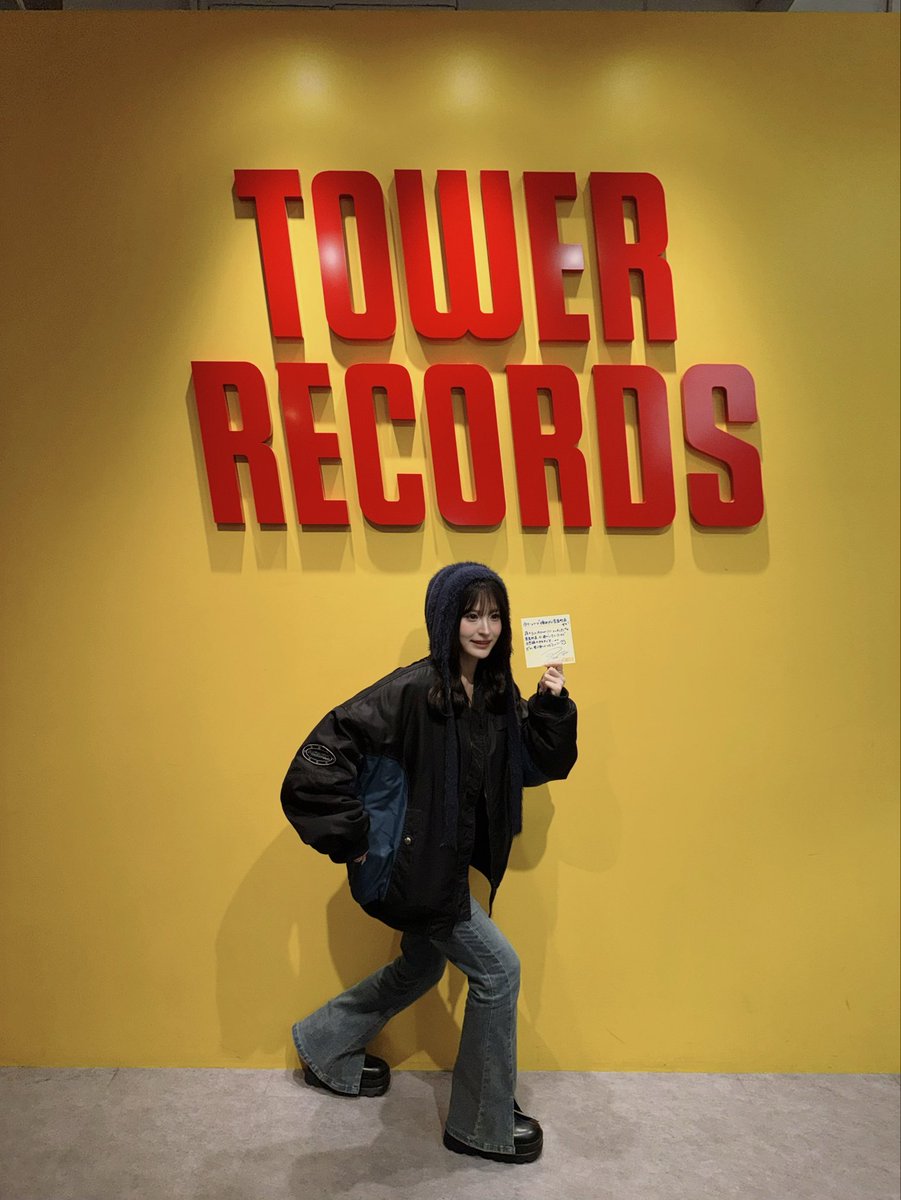 __imyoyo__'s tweet image. タワーレコード梅田NU茶屋町店様
ありがとうございました🙏🏻✨🤍

関西でもタワレコさんにご挨拶できてうれしい...！
1st Albumぜひ受け取ってください🕛🌙
サインも書かせていただいたので、
お近くのかたはぜひ見に行ってみてね💌

 #夜々 #夜々_000 #yoyo