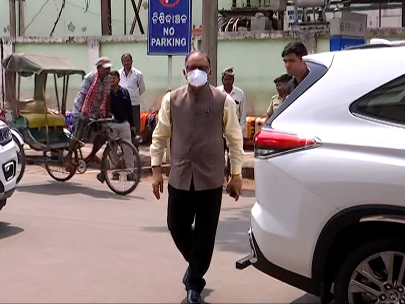 otvkhabar's tweet photo. #SCB_ଟ୍ରାଜେଡି:#ଫ୍ୟାକ୍ଟ_ଫାଇଣ୍ଡିଂ_ଟିମ୍‌ର_ଯାଞ୍ଚ
-SCB ଟ୍ରାଜେଡି: ଉନ୍ନୟନ କମିଶନରଙ୍କ ନେତୃତ୍ୱରେ ଫ୍ୟାକ୍ଟ ଫାଇଣ୍ଡିଂ ଟିମ୍‌ର ଯାଞ୍ଚ
-ଟିମ୍‌ରେ ଅଛନ୍ତି ଇଲେକ୍ଟ୍ରିକାଲ୍‌ ଓ ଜନସ୍ୱାସ୍ଥ୍ୟ ବିଭାଗ ଇଆଇସି
-ଅଗ୍ନିଶମ ଆଇଜି, କଟକ ଜିଲ୍ଲାପାଳ କରୁଛନ୍ତି ସ୍ଥିତି ଅନୁଧ୍ୟାନ
#SCBTragedy #SCBFire #CuttackHospitalFire #OdishaFireTragedy #FactFindingTeam #OTV