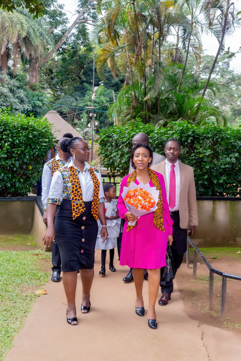 KyeyuneKawooya's tweet image. My visit to the Rotary Club of Makindye West was truly memorable. I was received with great warmth, love, and Rotary spirit. I am deeply grateful for the work the club has done so far and inspired by the beautiful impact it is creating through service.
#DGClubVisits
#UniteForGood