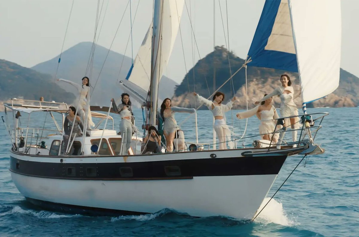 weywoy_'s tweet image. mahon maaf aja nih ya bilnk lu tuh ga di ajak kampung 
ini hanya BTS🫶🏻TWICE
                 ARMY🫶🏻ONCE
sebentar lagi juga blackpink bakal ketinggalan karna fans nya lebih ngurusin BTS 
atau blackpink udah ketinggalan 
#upss
#izin