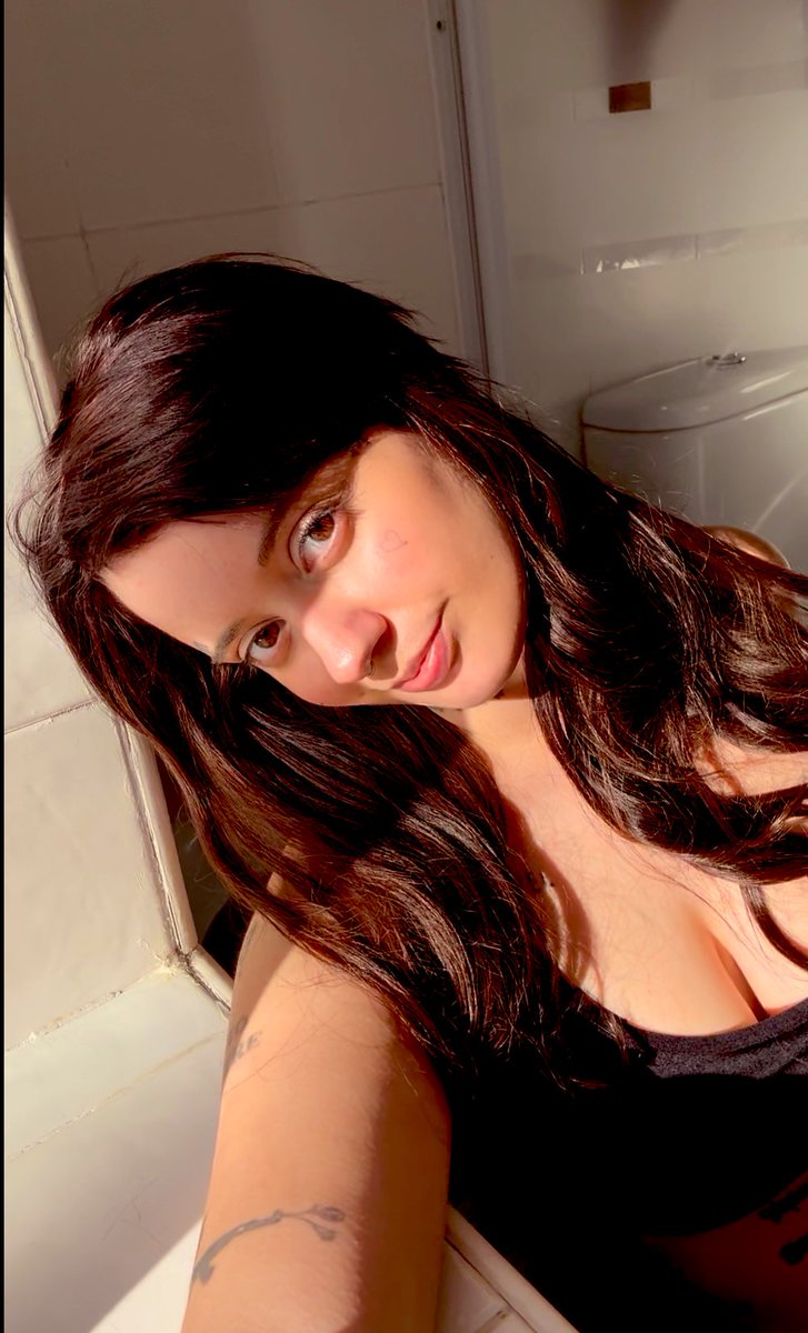 larammmelo's tweet photo. Pra quem sentiu minha falta depois de muitos pedidos meu site tá no ar com algumas novidades 👀👇🏻 ( olha os comentários https://t.co/v2CbU7hlCr